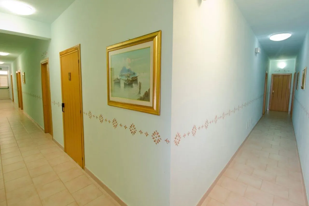 ***  A.I.R. Hotel Gabbiano Изола-Росса Италия