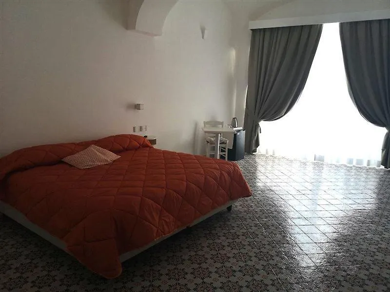 A.I.R. Hotel Gabbiano ايزولا روسا