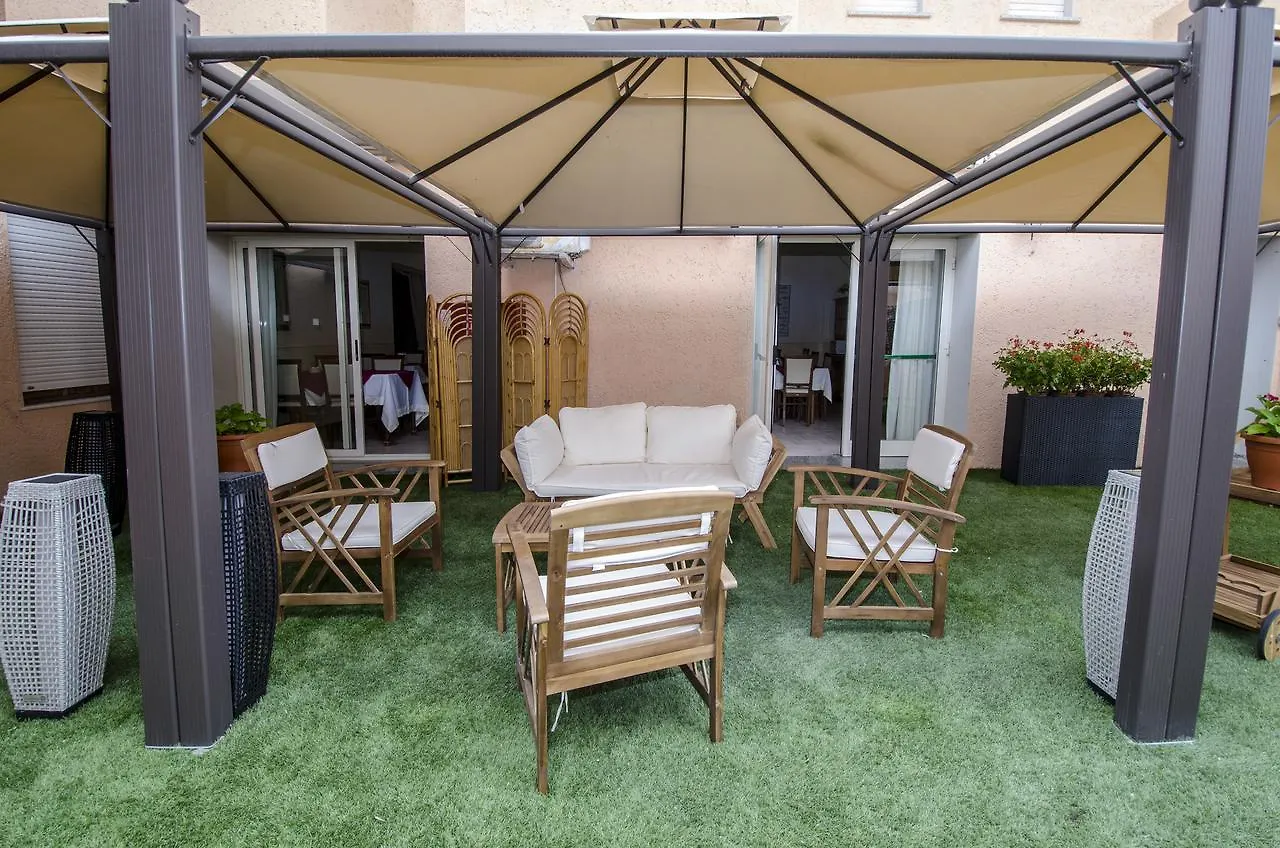 A.I.R. Hotel Gabbiano ايزولا روسا