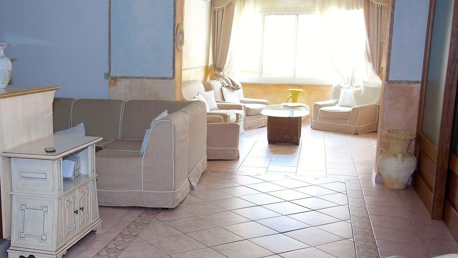 A.I.R. Hotel Gabbiano ايزولا روسا